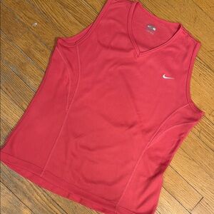 🌸NIKE TANK TOP/ WORKOUT SHIRT - GREAT COLOR!  WOMAN’S MEDIUM🌸